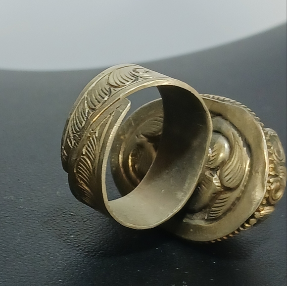 Large Tibetan Silver Labradorite Blue Skull Ring Size 11 " Adjustable - Picture 10 of 14